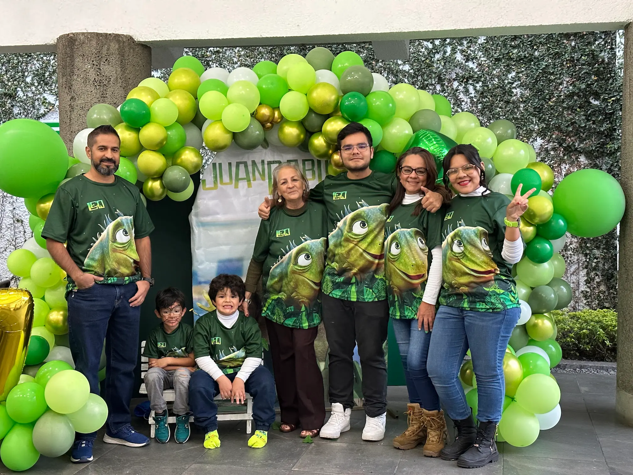 Juan Pablo celebrando
